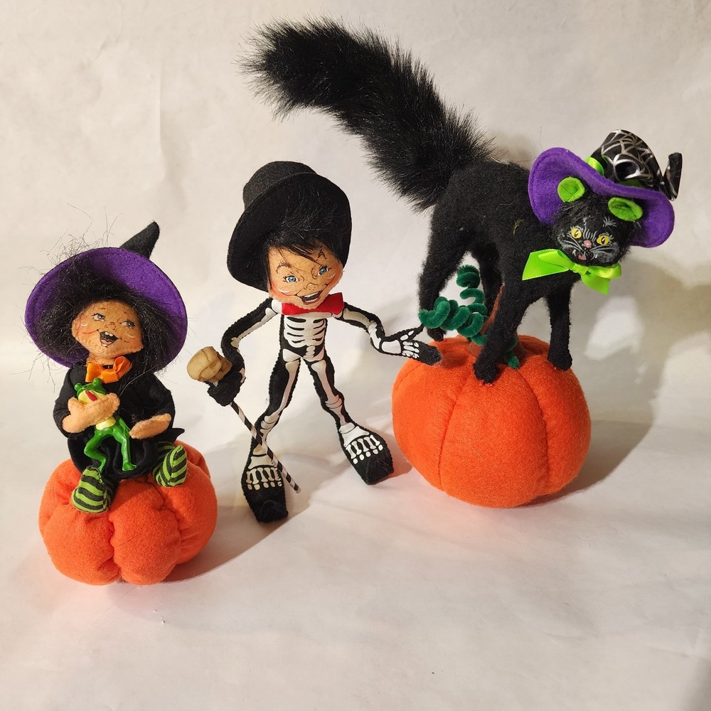 Annalee Dolls Halloween Set - Witch, Skeleton & Black Cat on Pumpkins‎ - Retired